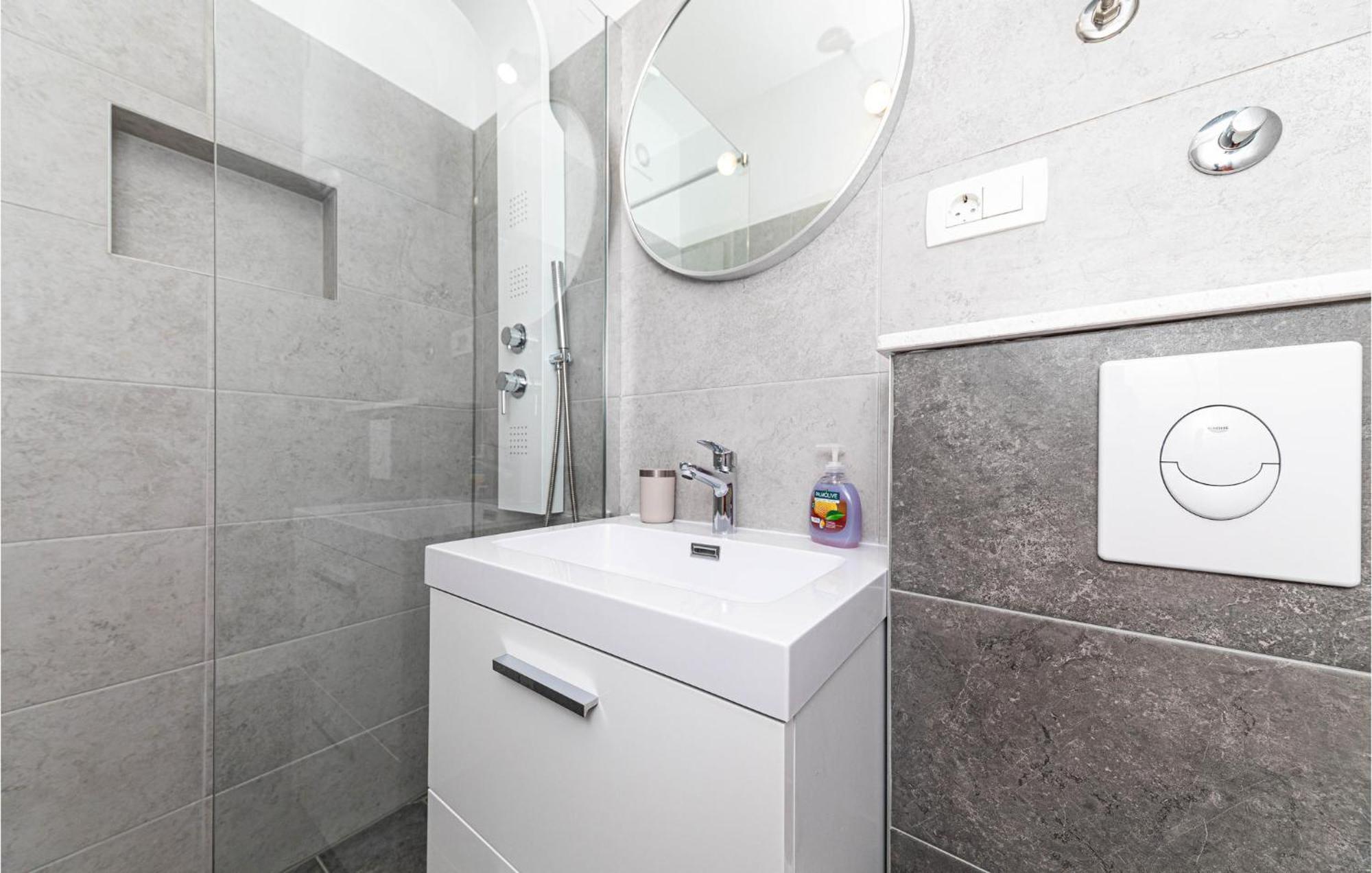 Stunning Home In Marina With Heated Swimming Pool エクステリア 写真