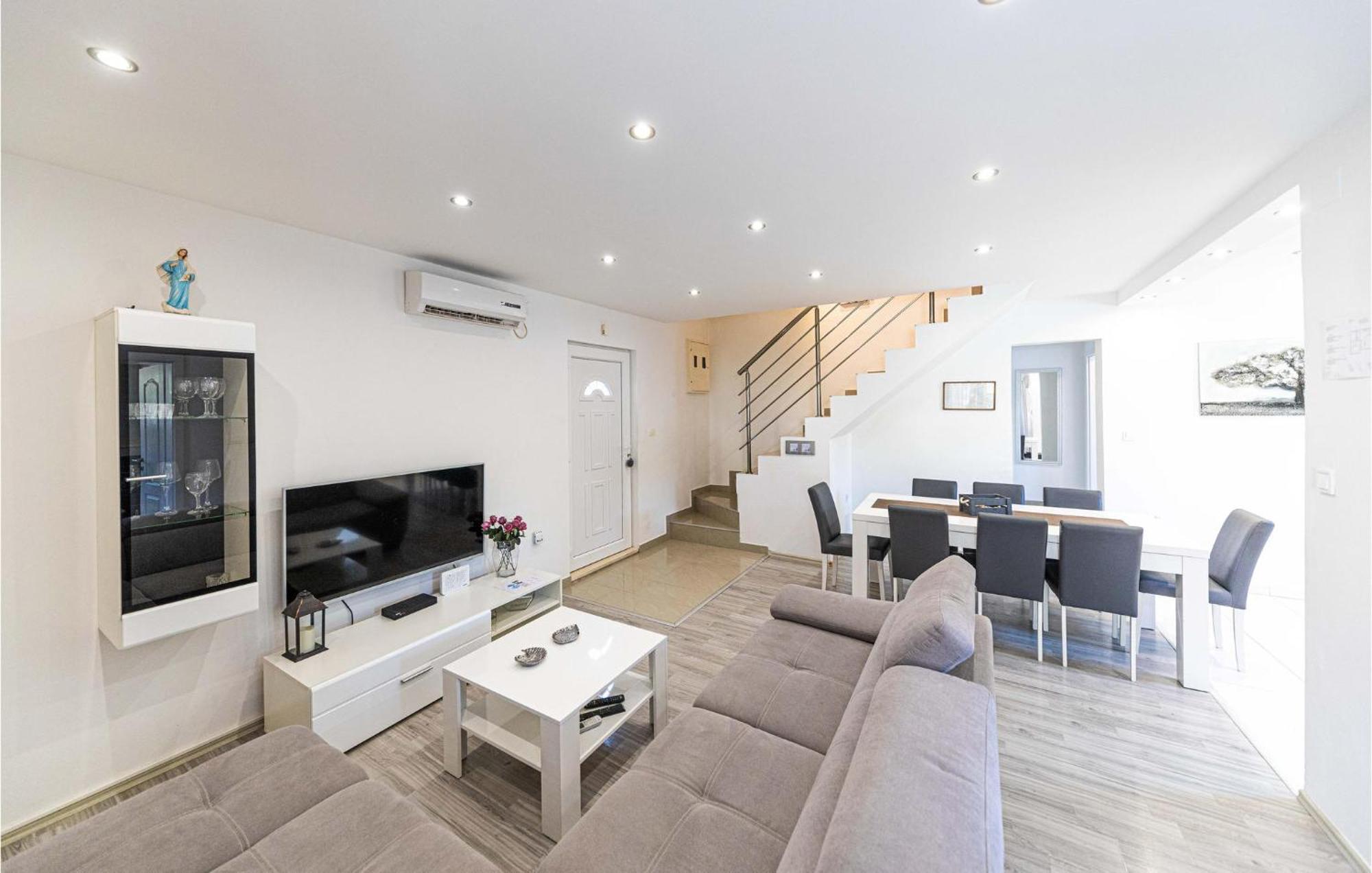 Stunning Home In Marina With Heated Swimming Pool エクステリア 写真
