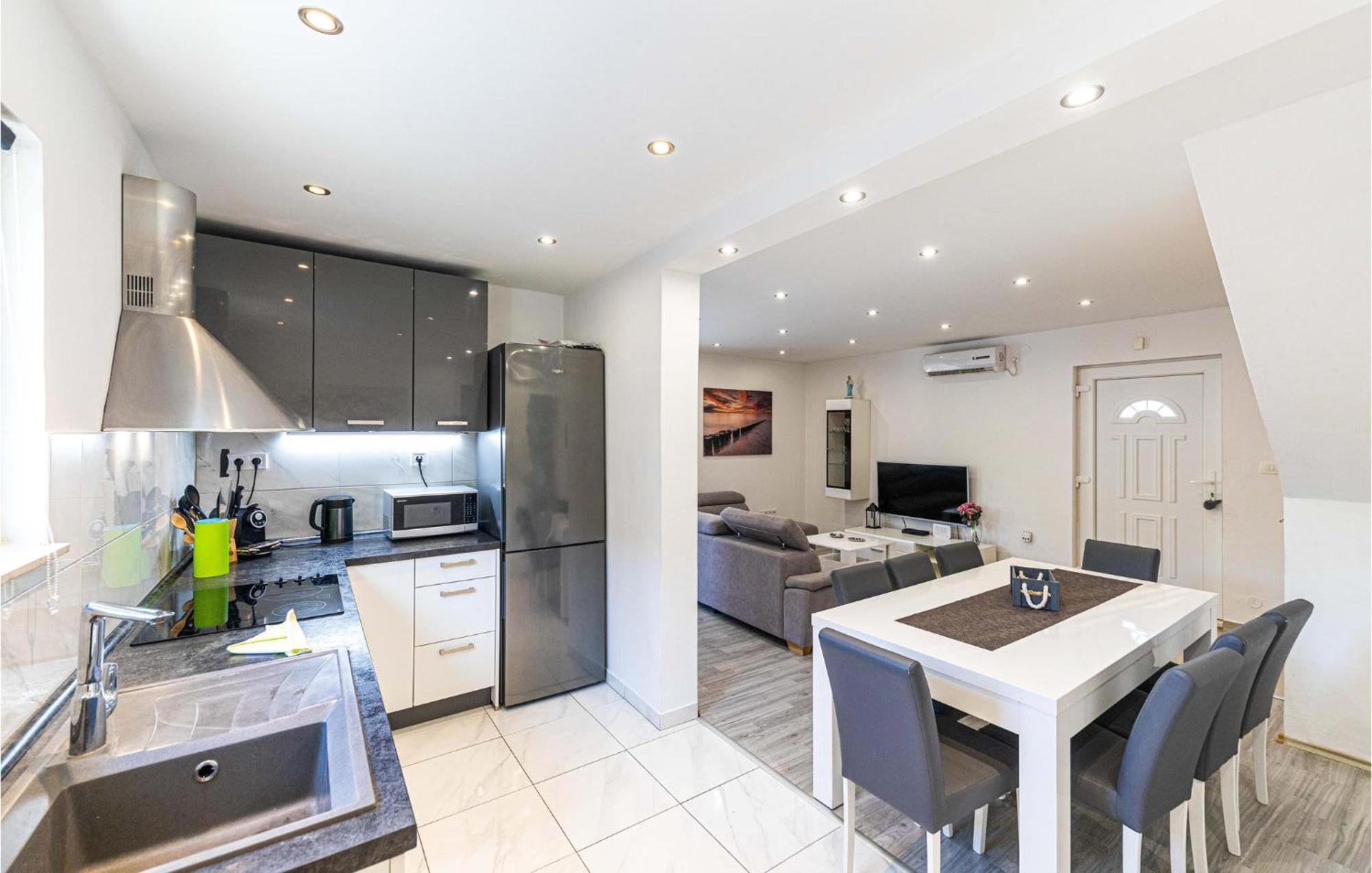 Stunning Home In Marina With Heated Swimming Pool エクステリア 写真
