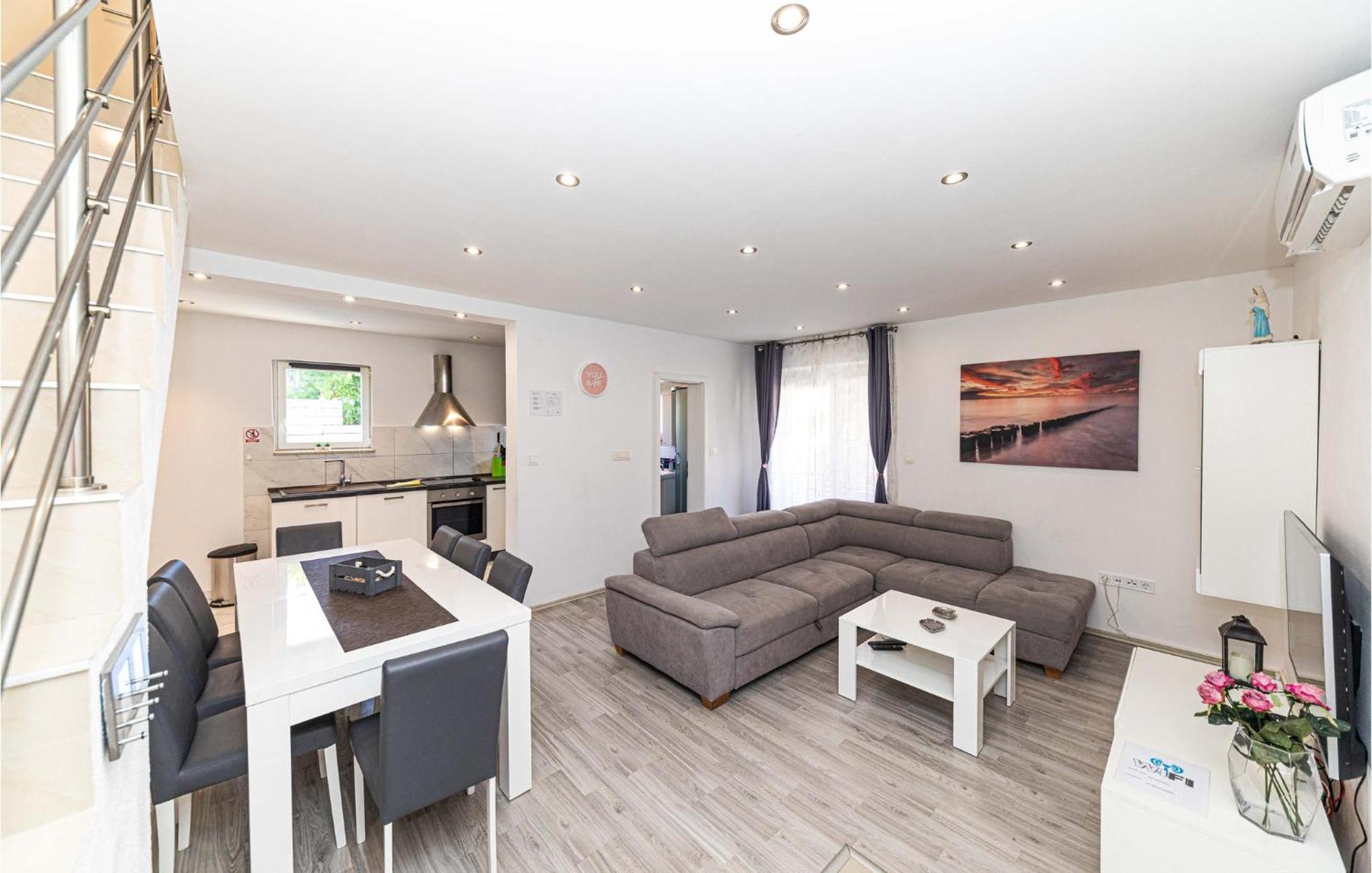 Stunning Home In Marina With Heated Swimming Pool エクステリア 写真